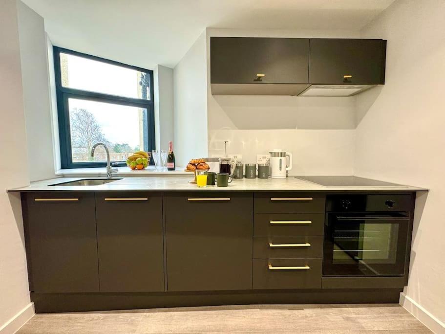 Bournemouth Getaway: 3Br Apartment Near Beach Zewnętrze zdjęcie